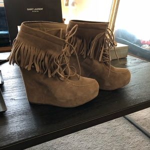 Steve Madden Suede Fringe Wedges sz 10